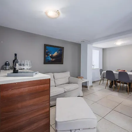 Gorgeous In With Wifi