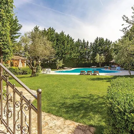 בית נופש Beautiful In With Swimming Pool