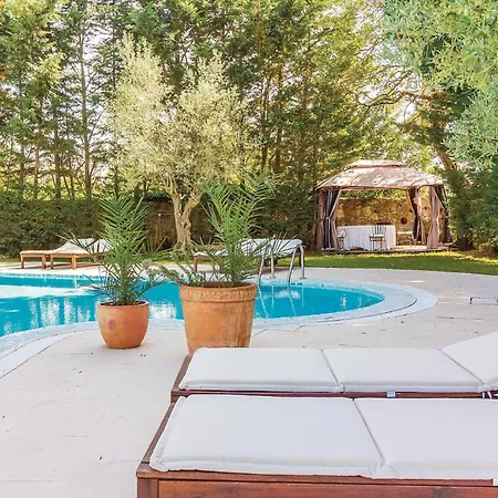 Beautiful In With Swimming Pool באלה