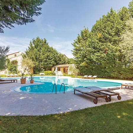Beautiful In With Swimming Pool בית נופש *