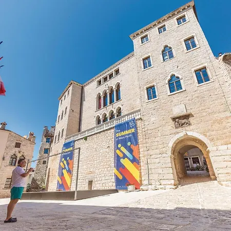 Gorgeous In With Wifi *