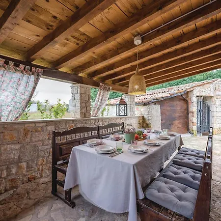 Сasa de vacaciones Beautiful In With Swimming Pool Bale
